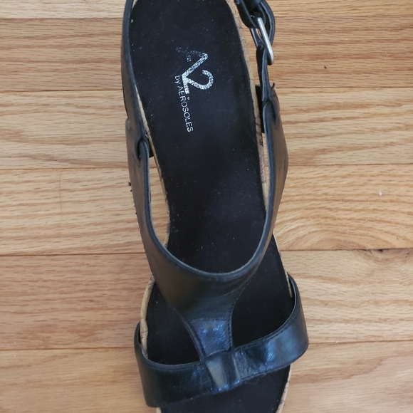 Wedge sandal - Picture 3 of 6